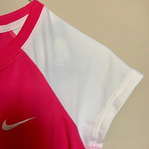 🌸 Nike NWT classic SS top - Picture 2 of 3